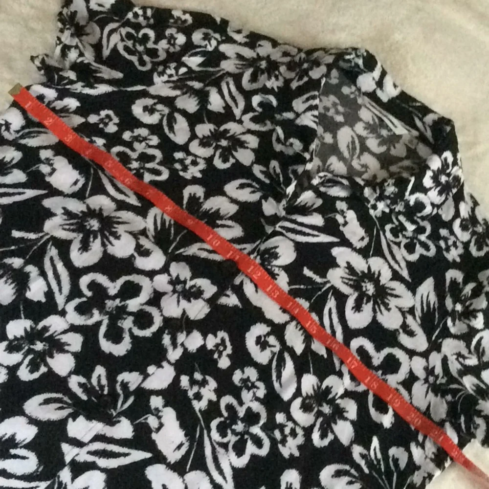 Hawaiian Floral Button Down Short Sleeve Top - Picture 4 of 5